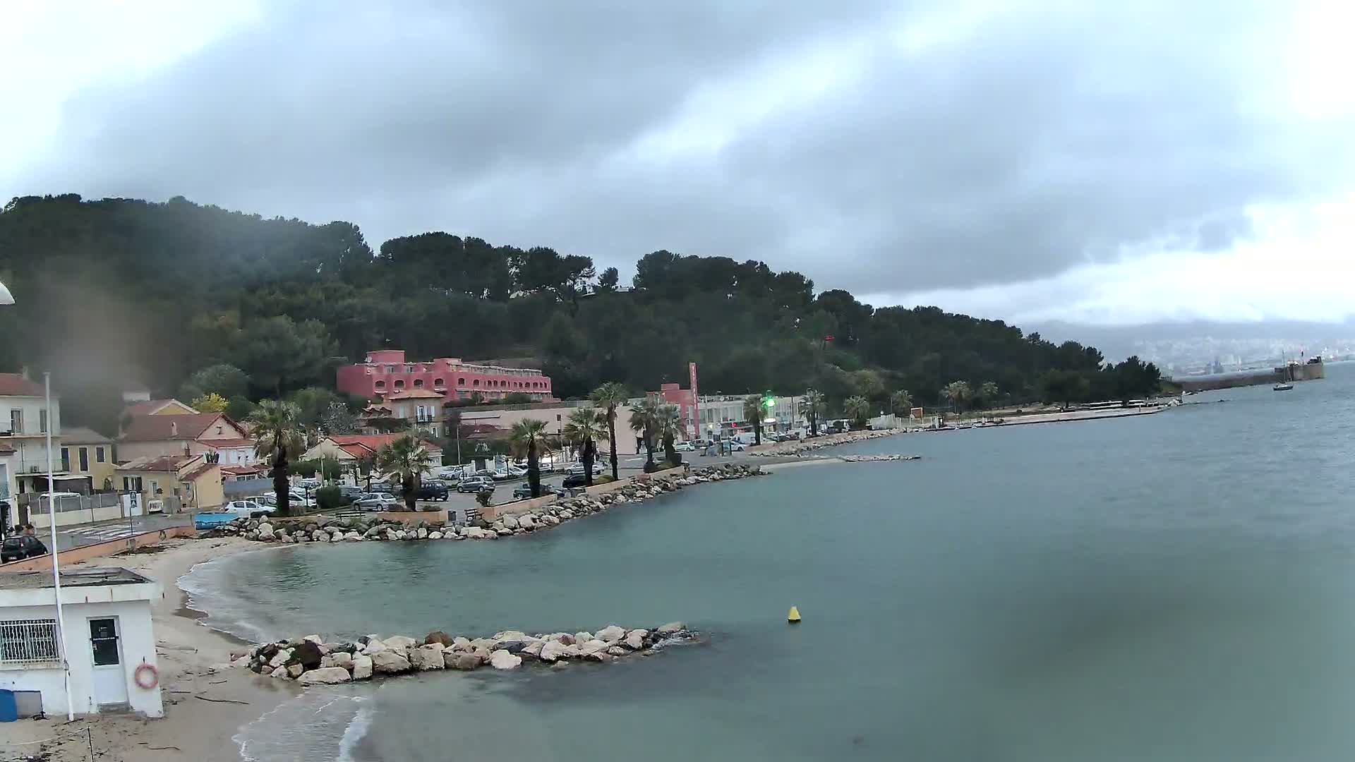 Port de plaisance de Saint-Mandrier-Sur-Mer & Plage de la Vieille/Plage du Canon Beach Live Cam - Toulon, Var, 	Provence-Alpes-Côte d’Azur, France