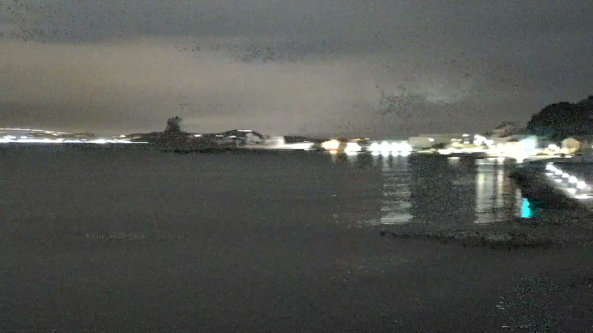 Port de plaisance de Saint-Mandrier-Sur-Mer & Plage de la Vieille/Plage du Canon Beach Live Cam - Toulon, Var, 	Provence-Alpes-Côte d’Azur, France