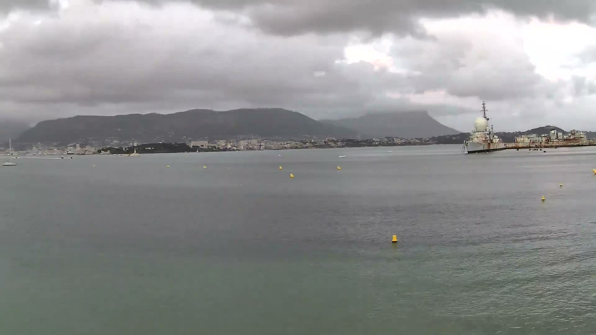 Port de plaisance de Saint-Mandrier-Sur-Mer & Plage de la Vieille/Plage du Canon Beach Live Cam - Toulon, Var, 	Provence-Alpes-Côte d’Azur, France