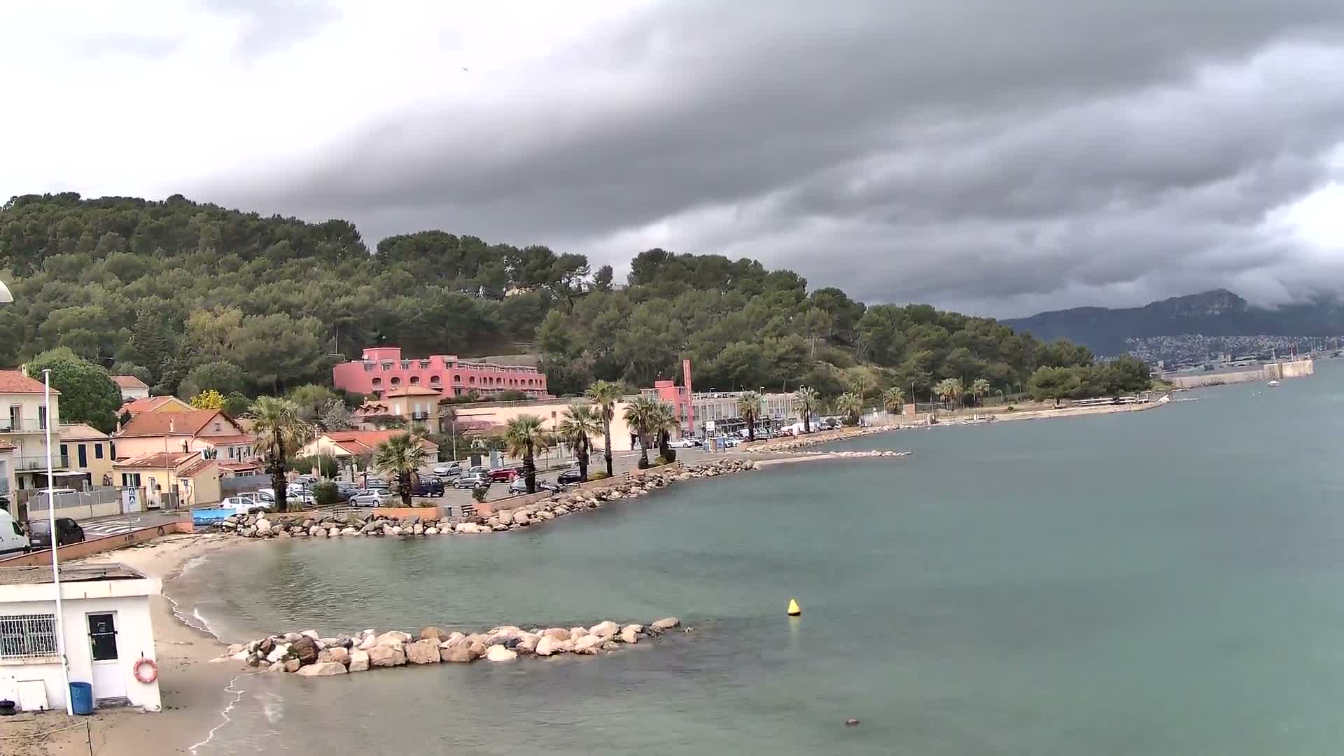Port de plaisance de Saint-Mandrier-Sur-Mer & Plage de la Vieille/Plage du Canon Beach Live Cam - Toulon, Var, 	Provence-Alpes-Côte d’Azur, France