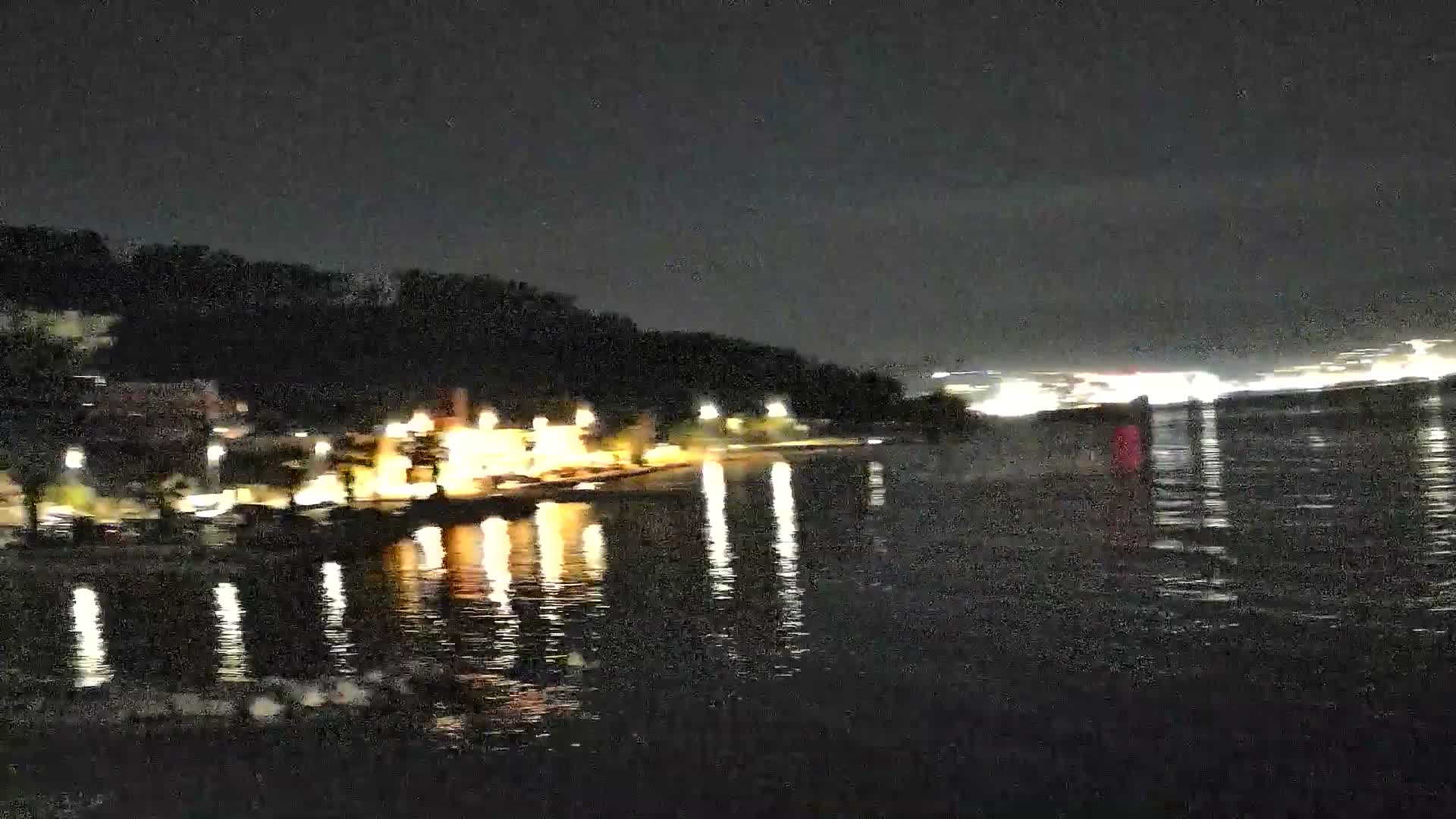 Port de plaisance de Saint-Mandrier-Sur-Mer & Plage de la Vieille/Plage du Canon Beach Live Cam - Toulon, Var, 	Provence-Alpes-Côte d’Azur, France