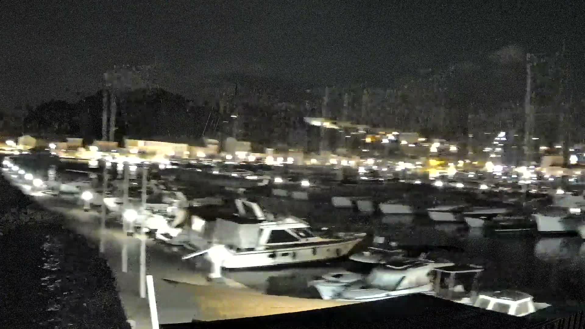 Port de plaisance de Saint-Mandrier-Sur-Mer & Plage de la Vieille/Plage du Canon Beach Live Cam - Toulon, Var, 	Provence-Alpes-Côte d’Azur, France