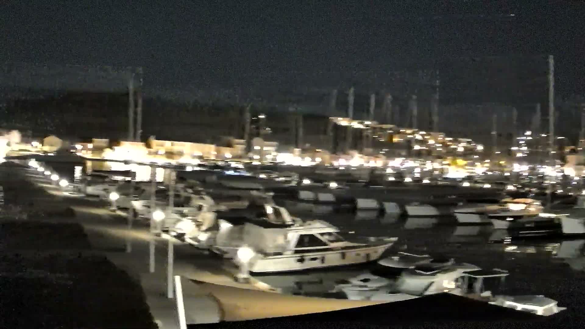 Port de plaisance de Saint-Mandrier-Sur-Mer & Plage de la Vieille/Plage du Canon Beach Live Cam - Toulon, Var, 	Provence-Alpes-Côte d’Azur, France