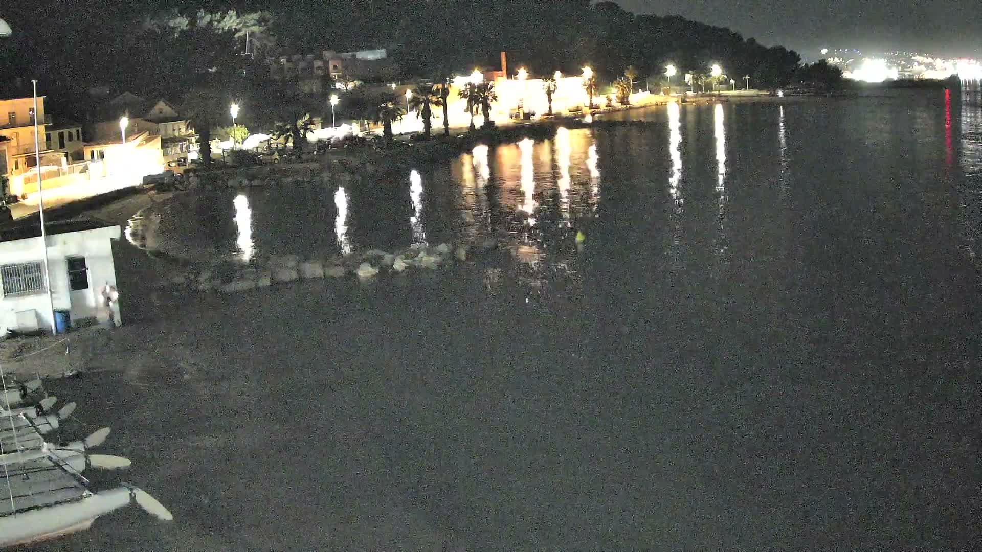 Port de plaisance de Saint-Mandrier-Sur-Mer & Plage de la Vieille/Plage du Canon Beach Live Cam - Toulon, Var, 	Provence-Alpes-Côte d’Azur, France