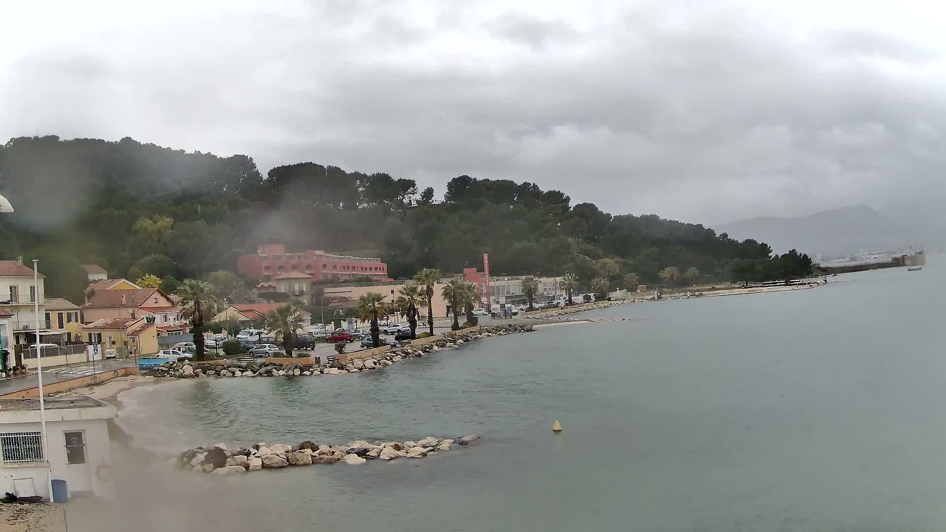 Port de plaisance de Saint-Mandrier-Sur-Mer & Plage de la Vieille/Plage du Canon Beach Live Cam - Toulon, Var, 	Provence-Alpes-Côte d’Azur, France