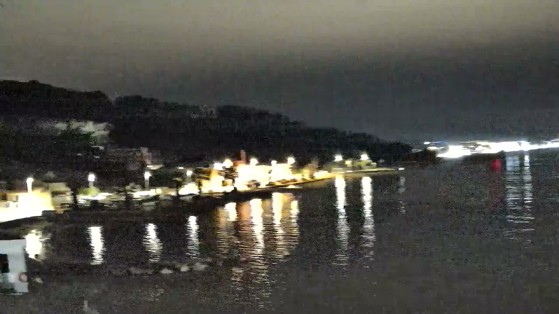 Port de plaisance de Saint-Mandrier-Sur-Mer & Plage de la Vieille/Plage du Canon Beach Live Cam - Toulon, Var, 	Provence-Alpes-Côte d’Azur, France