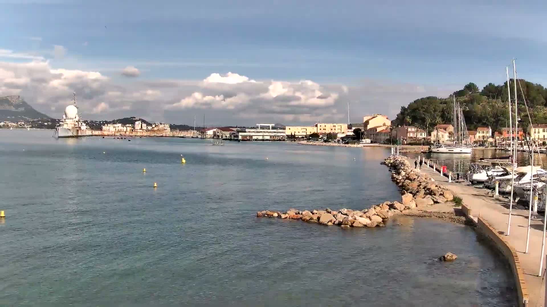 Port de plaisance de Saint-Mandrier-Sur-Mer & Plage de la Vieille/Plage du Canon Beach Live Cam - Toulon, Var, 	Provence-Alpes-Côte d’Azur, France