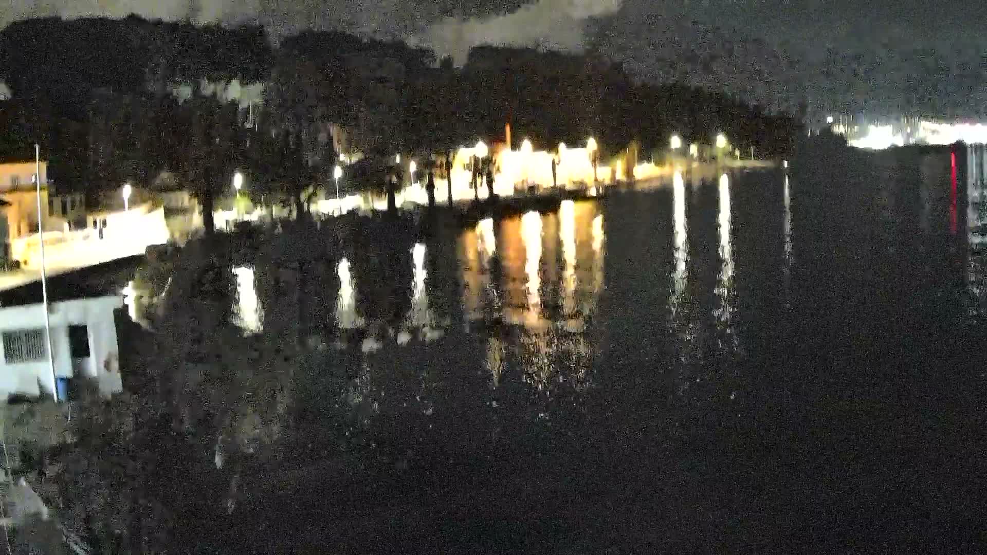 Port de plaisance de Saint-Mandrier-Sur-Mer & Plage de la Vieille/Plage du Canon Beach Live Cam - Toulon, Var, 	Provence-Alpes-Côte d’Azur, France