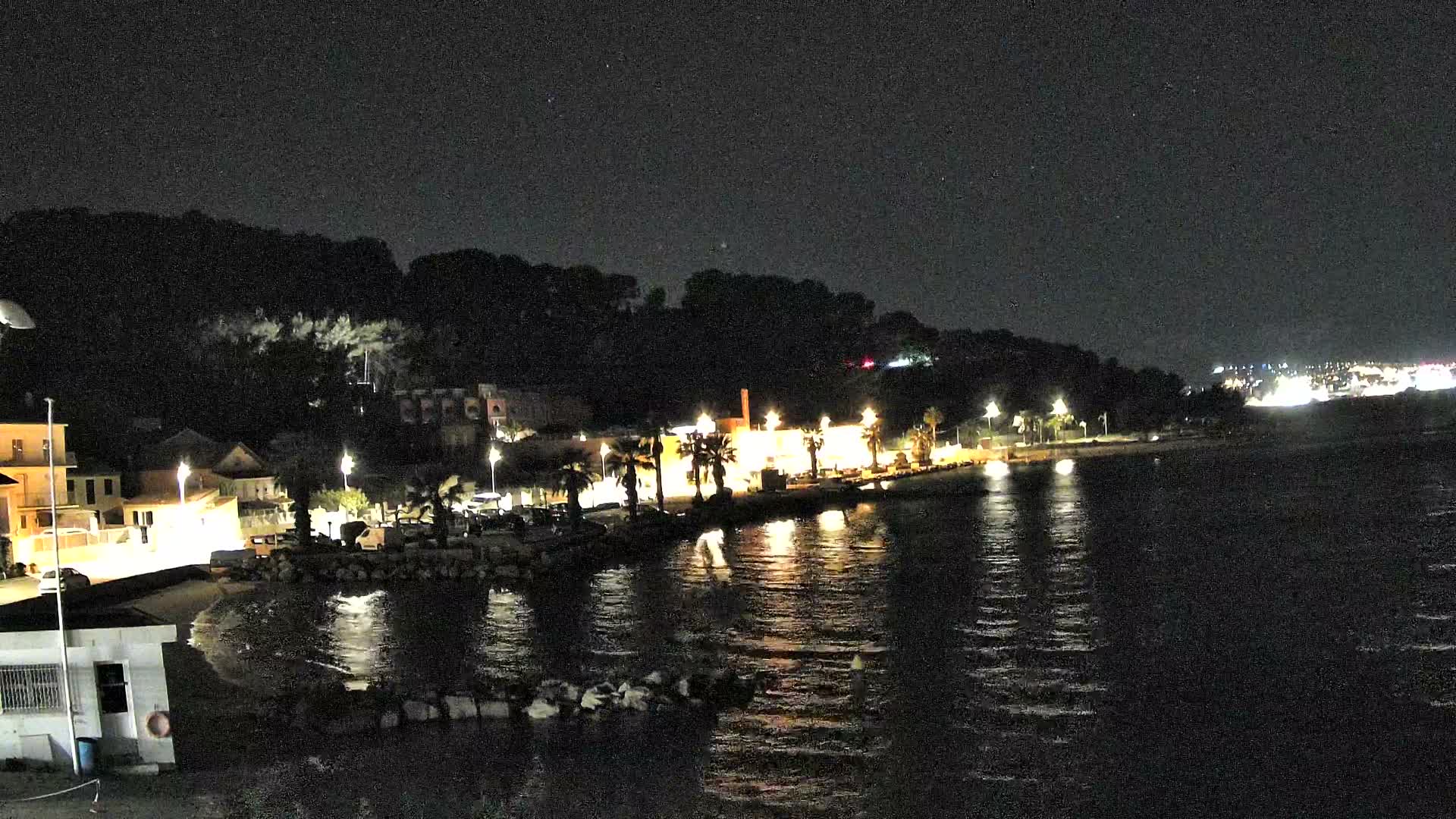 Port de plaisance de Saint-Mandrier-Sur-Mer & Plage de la Vieille/Plage du Canon Beach Live Cam - Toulon, Var, 	Provence-Alpes-Côte d’Azur, France
