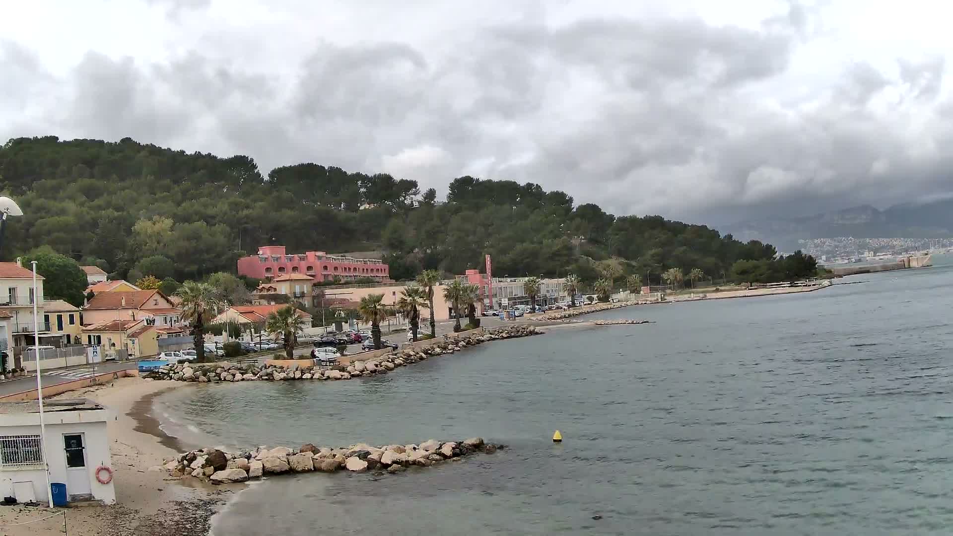 Port de plaisance de Saint-Mandrier-Sur-Mer & Plage de la Vieille/Plage du Canon Beach Live Cam - Toulon, Var, 	Provence-Alpes-Côte d’Azur, France
