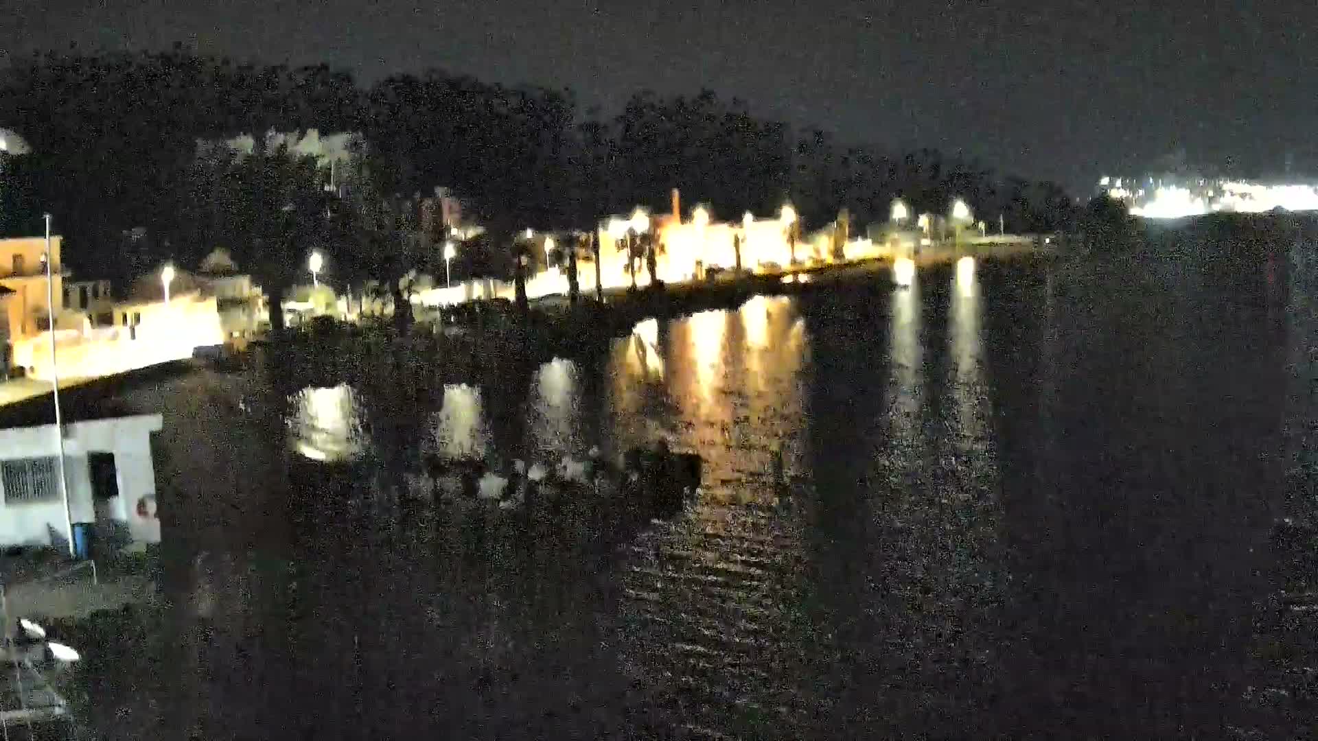 Port de plaisance de Saint-Mandrier-Sur-Mer & Plage de la Vieille/Plage du Canon Beach Live Cam - Toulon, Var, 	Provence-Alpes-Côte d’Azur, France