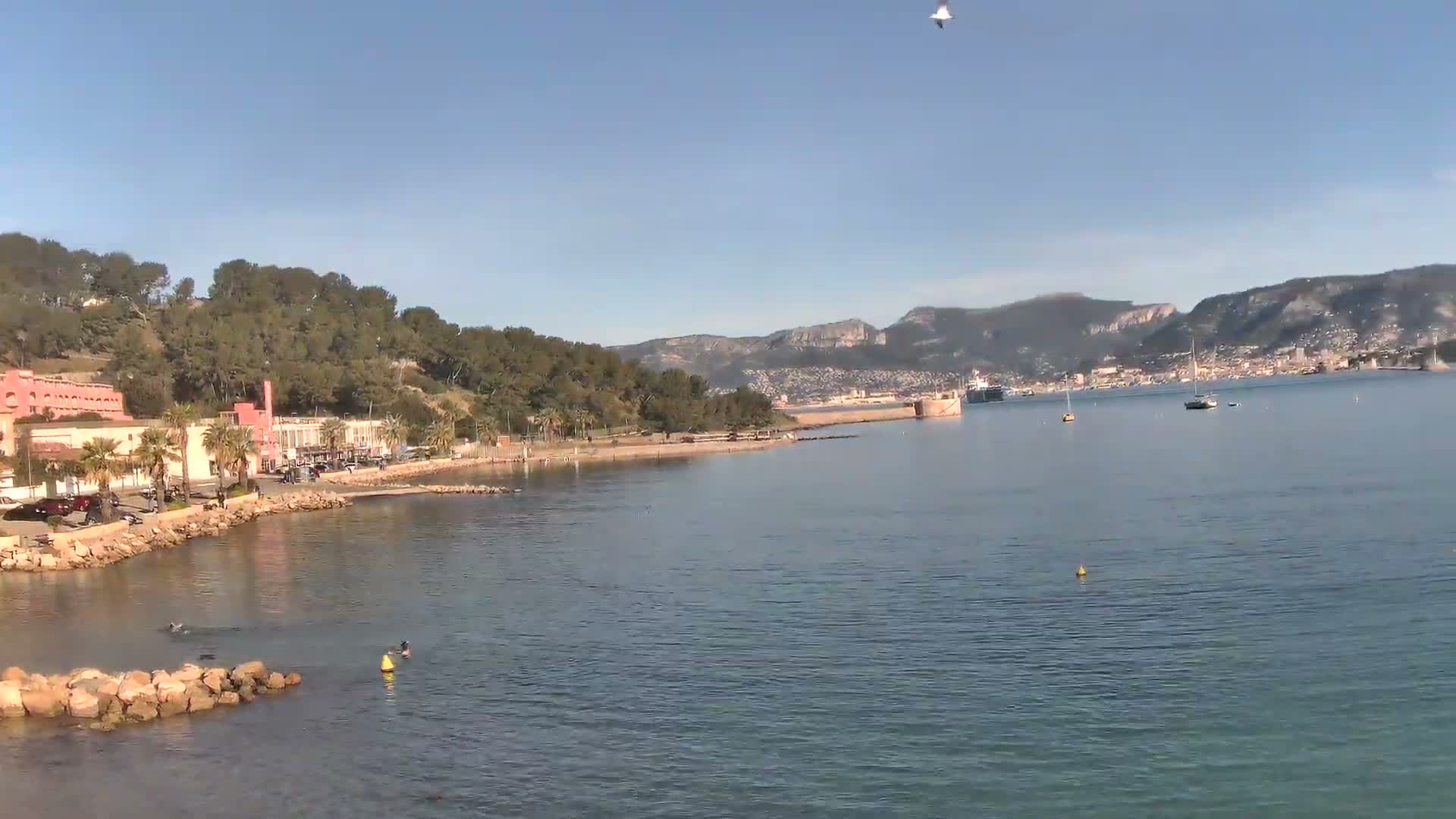 Port de plaisance de Saint-Mandrier-Sur-Mer & Plage de la Vieille/Plage du Canon Beach Live Cam - Toulon, Var, 	Provence-Alpes-Côte d’Azur, France