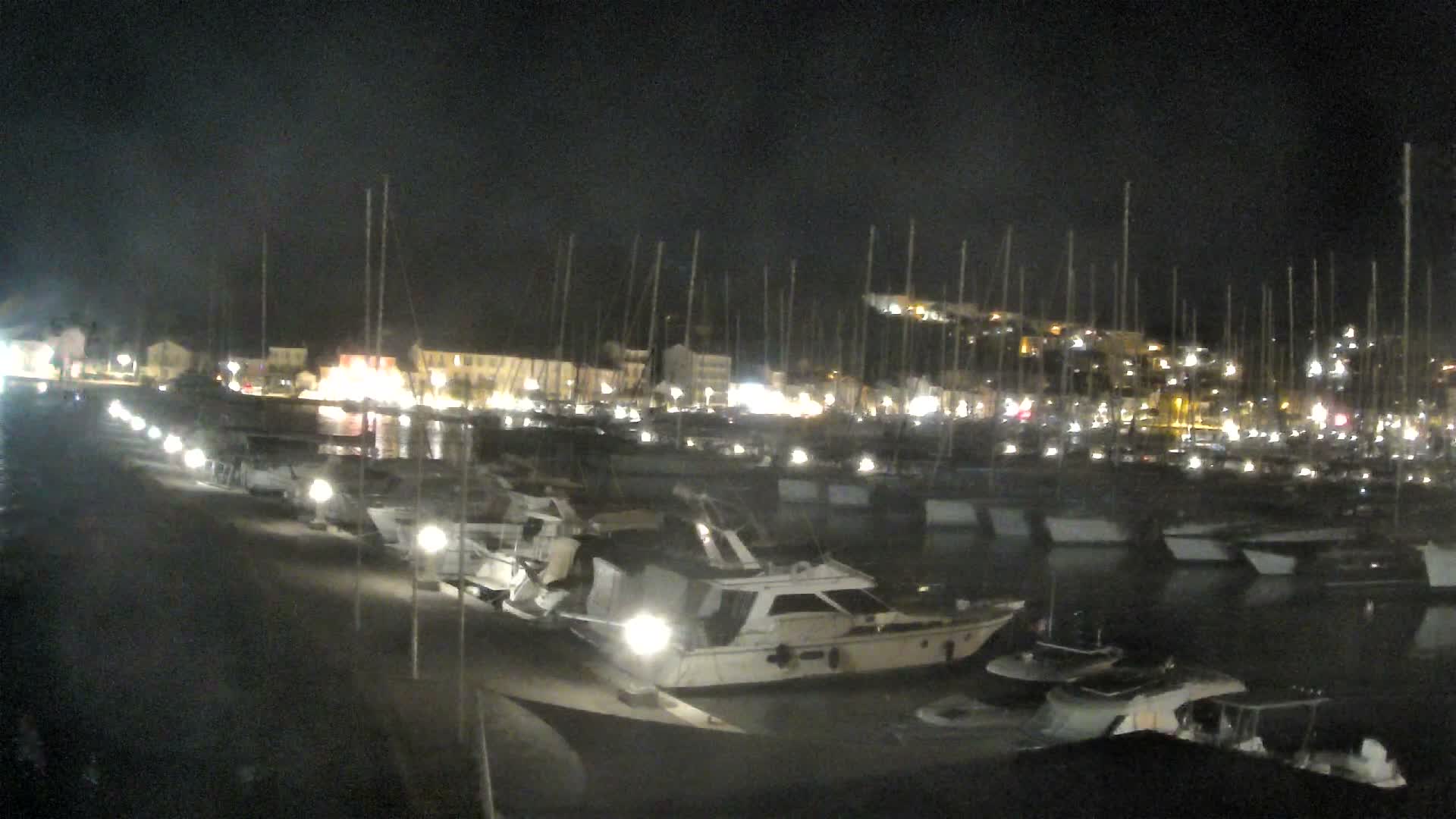 Port de plaisance de Saint-Mandrier-Sur-Mer & Plage de la Vieille/Plage du Canon Beach Live Cam - Toulon, Var, 	Provence-Alpes-Côte d’Azur, France