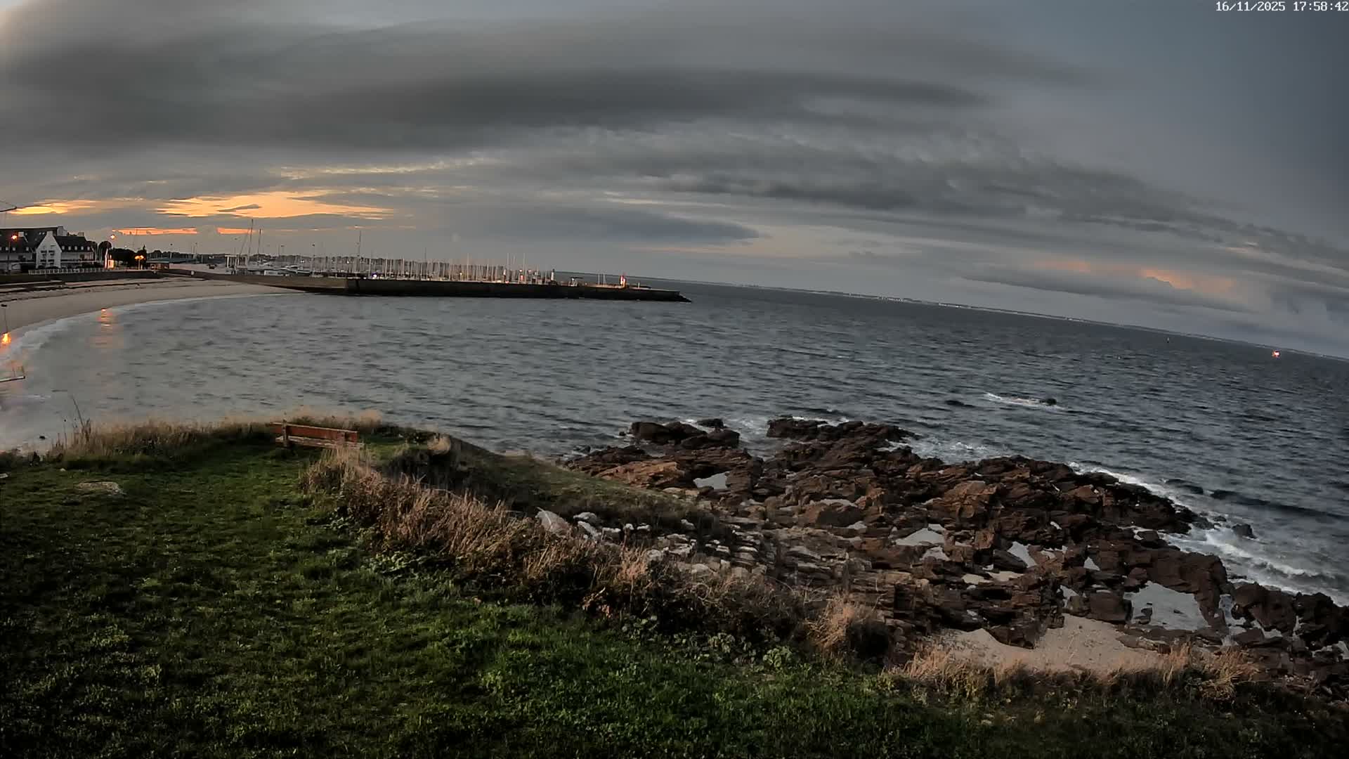 Quiberon, ASNQ & Plage du Porigo Beach Live Cam - Lorient, Morbihan, Bretagne, France