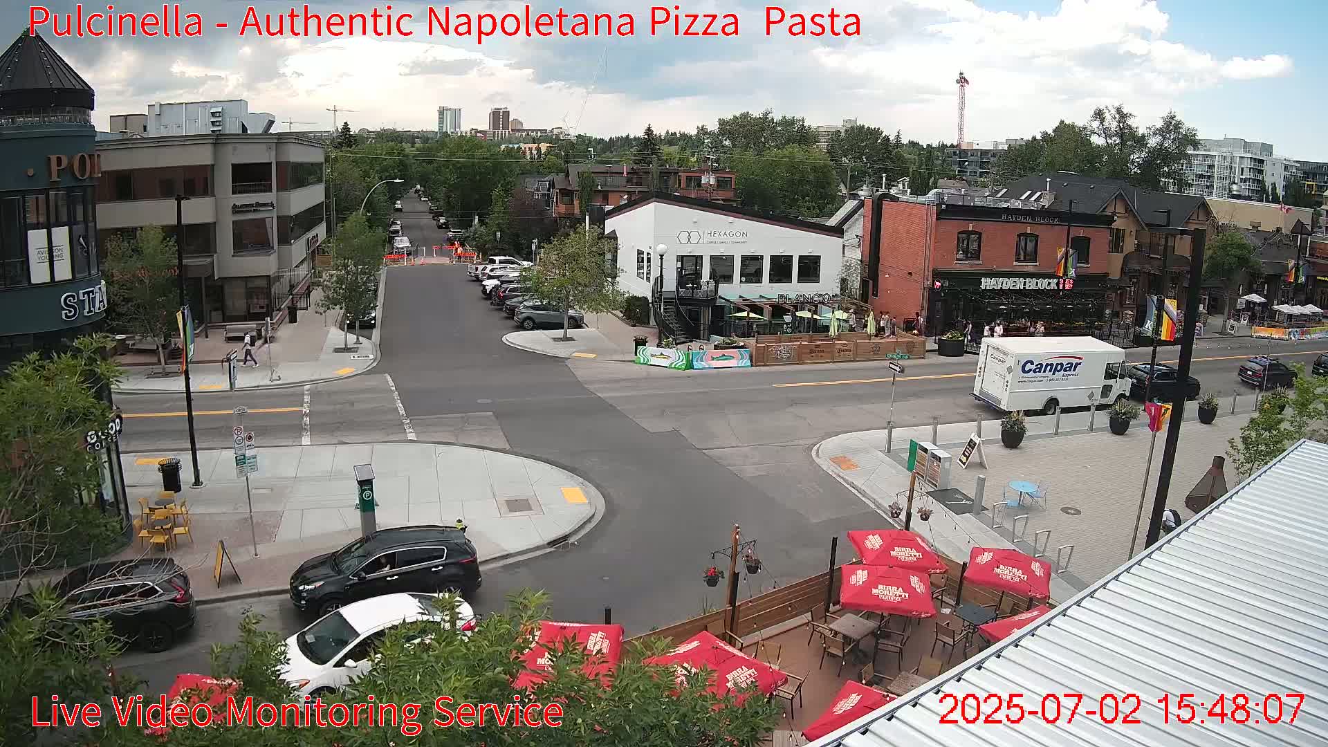 Hillhurst Neighbourhood, Kensington Road & Crescent NW Junction Live Cam - Hillhurst, Calgary, Alberta, Canada