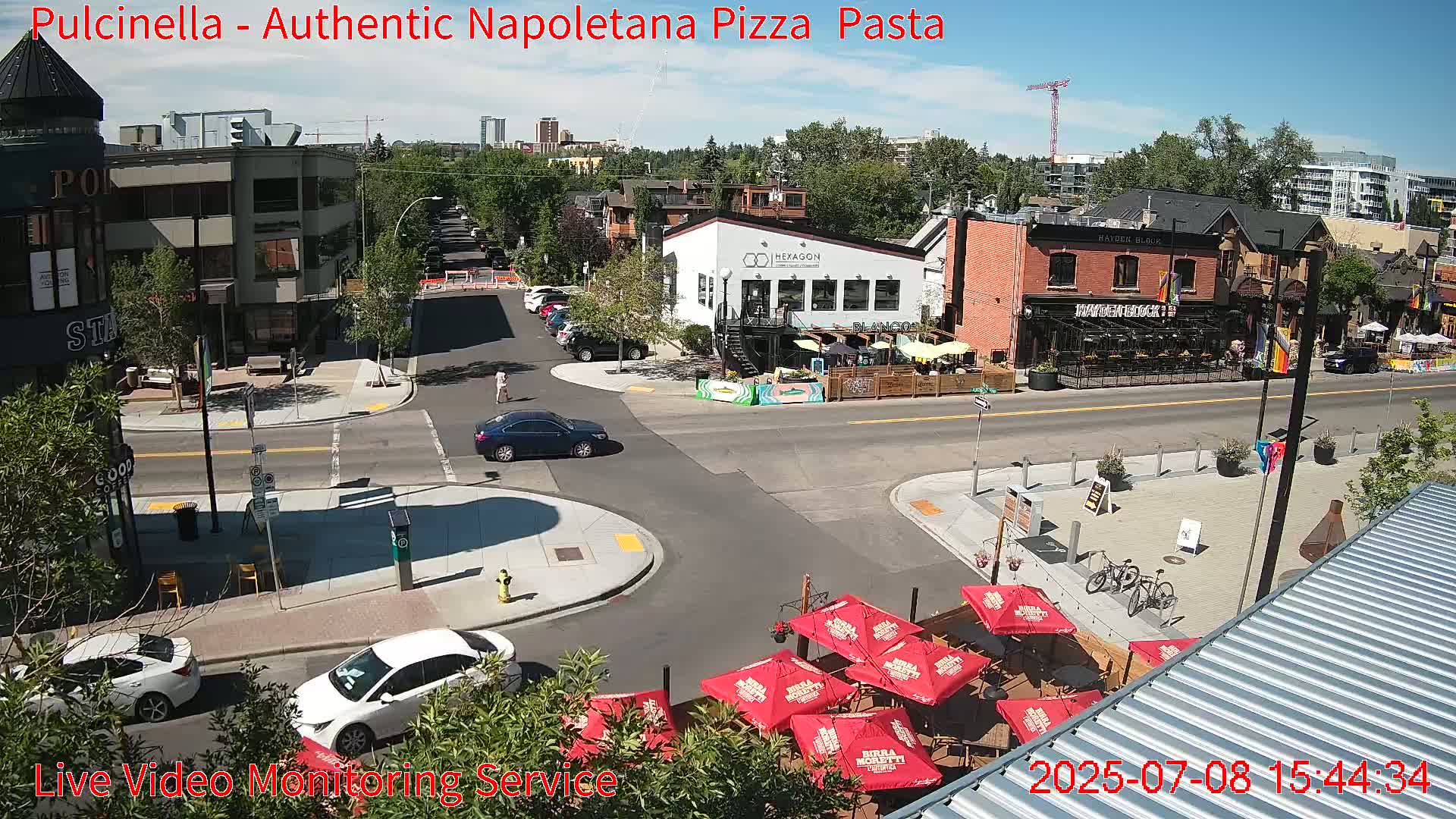 Hillhurst Neighbourhood, Kensington Road & Crescent NW Junction Live Cam - Hillhurst, Calgary, Alberta, Canada