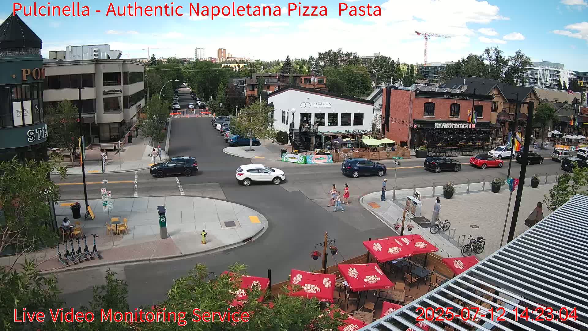 Hillhurst Neighbourhood, Kensington Road & Crescent NW Junction Live Cam - Hillhurst, Calgary, Alberta, Canada