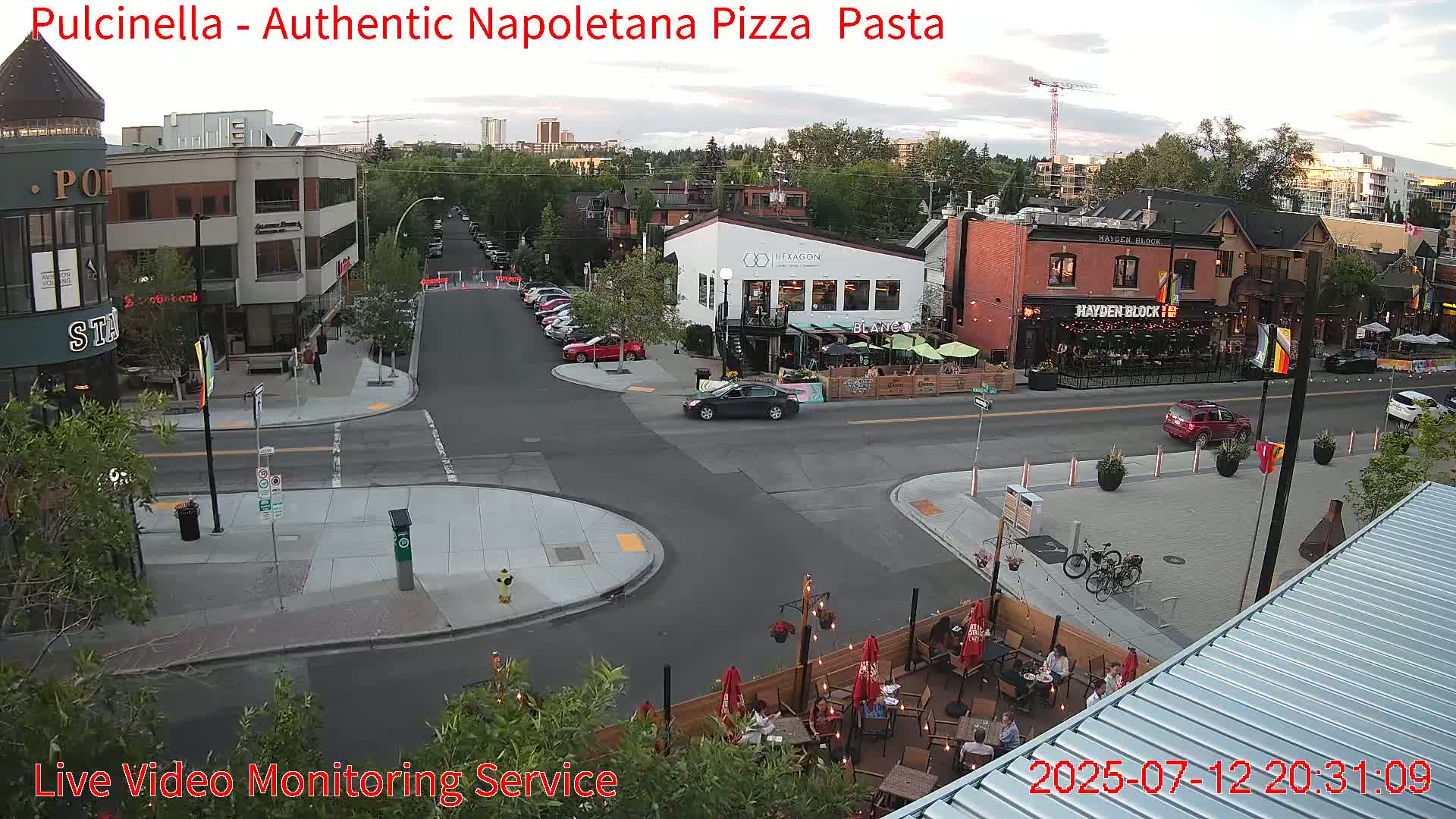 Hillhurst Neighbourhood, Kensington Road & Crescent NW Junction Live Cam - Hillhurst, Calgary, Alberta, Canada