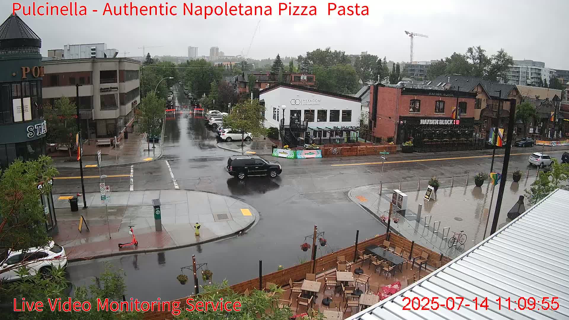 Hillhurst Neighbourhood, Kensington Road & Crescent NW Junction Live Cam - Hillhurst, Calgary, Alberta, Canada