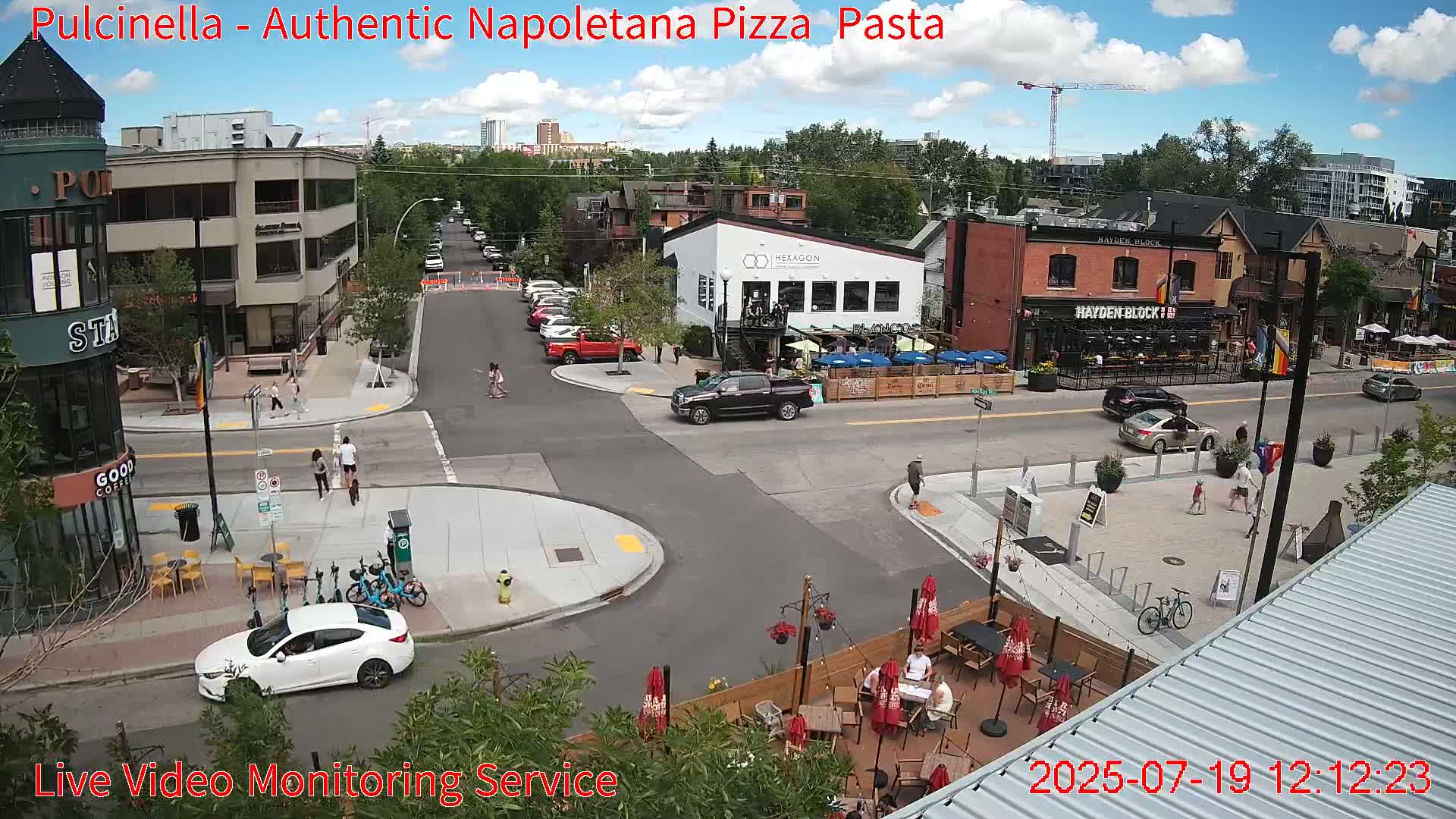 Hillhurst Neighbourhood, Kensington Road & Crescent NW Junction Live Cam - Hillhurst, Calgary, Alberta, Canada