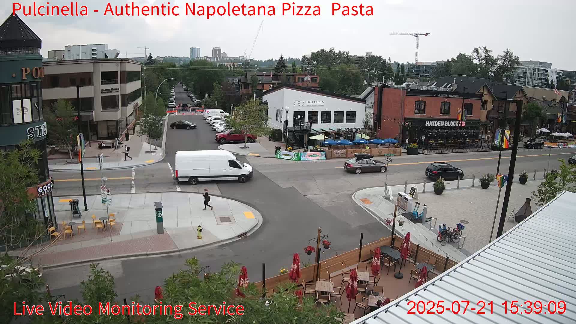 Hillhurst Neighbourhood, Kensington Road & Crescent NW Junction Live Cam - Hillhurst, Calgary, Alberta, Canada