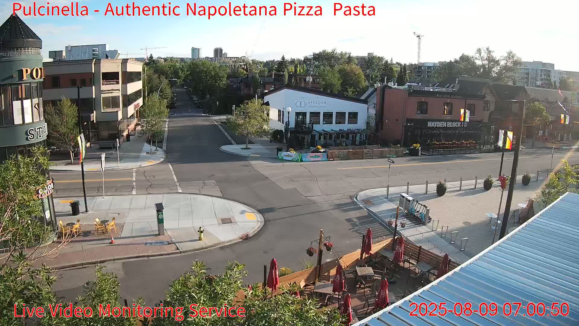 Hillhurst Neighbourhood, Kensington Road & Crescent NW Junction Live Cam - Hillhurst, Calgary, Alberta, Canada