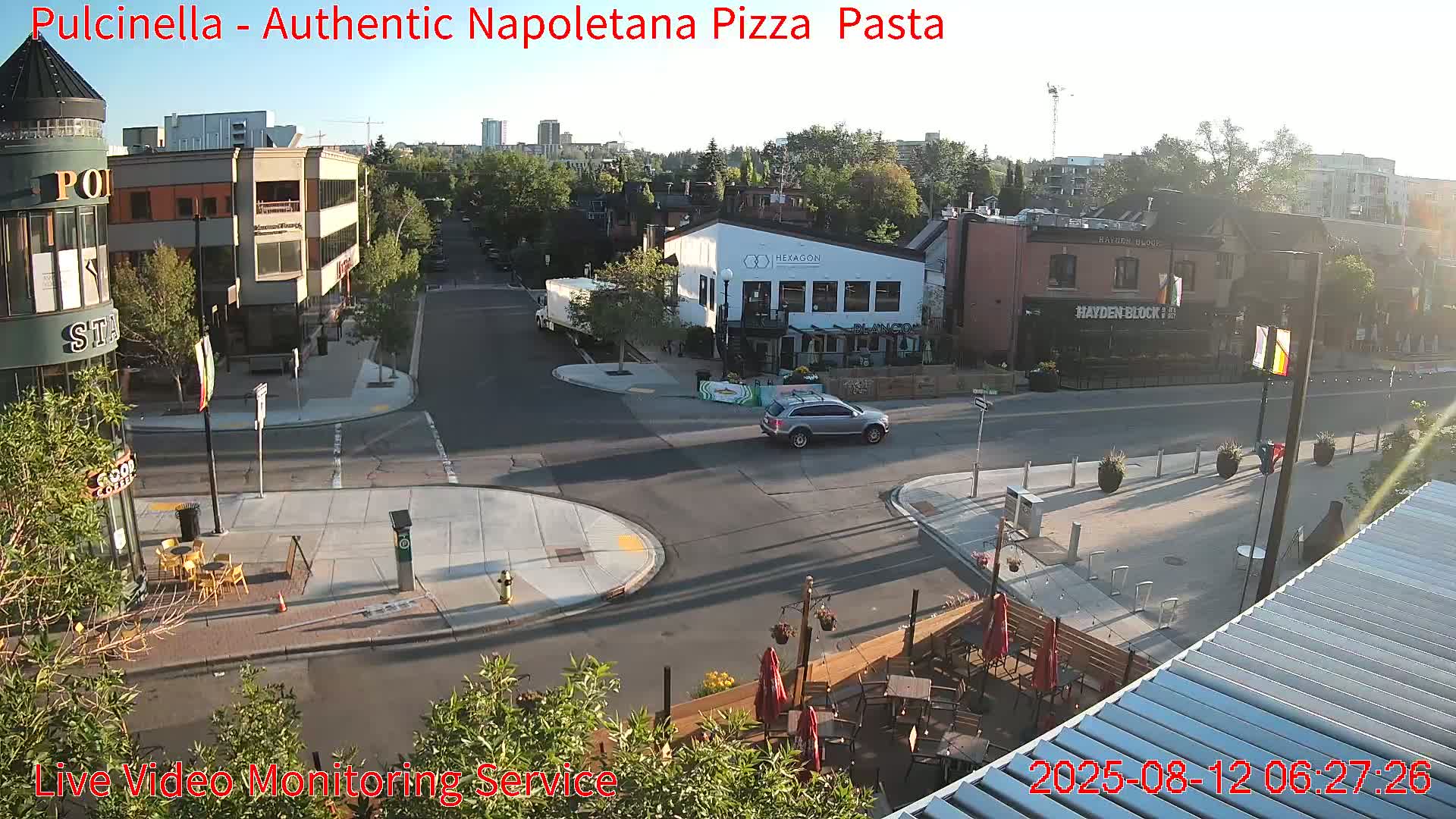 Hillhurst Neighbourhood, Kensington Road & Crescent NW Junction Live Cam - Hillhurst, Calgary, Alberta, Canada