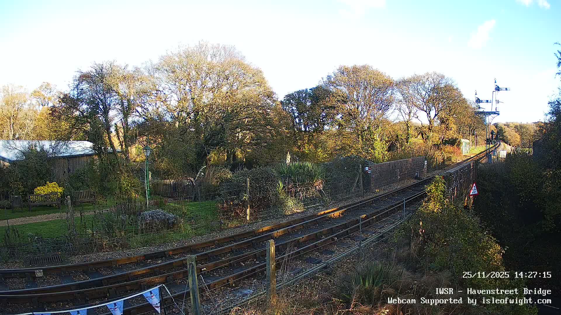 Hillhurst Neighbourhood, Kensington Road & Crescent NW Junction Live Cam - Hillhurst, Calgary, Alberta, Canada