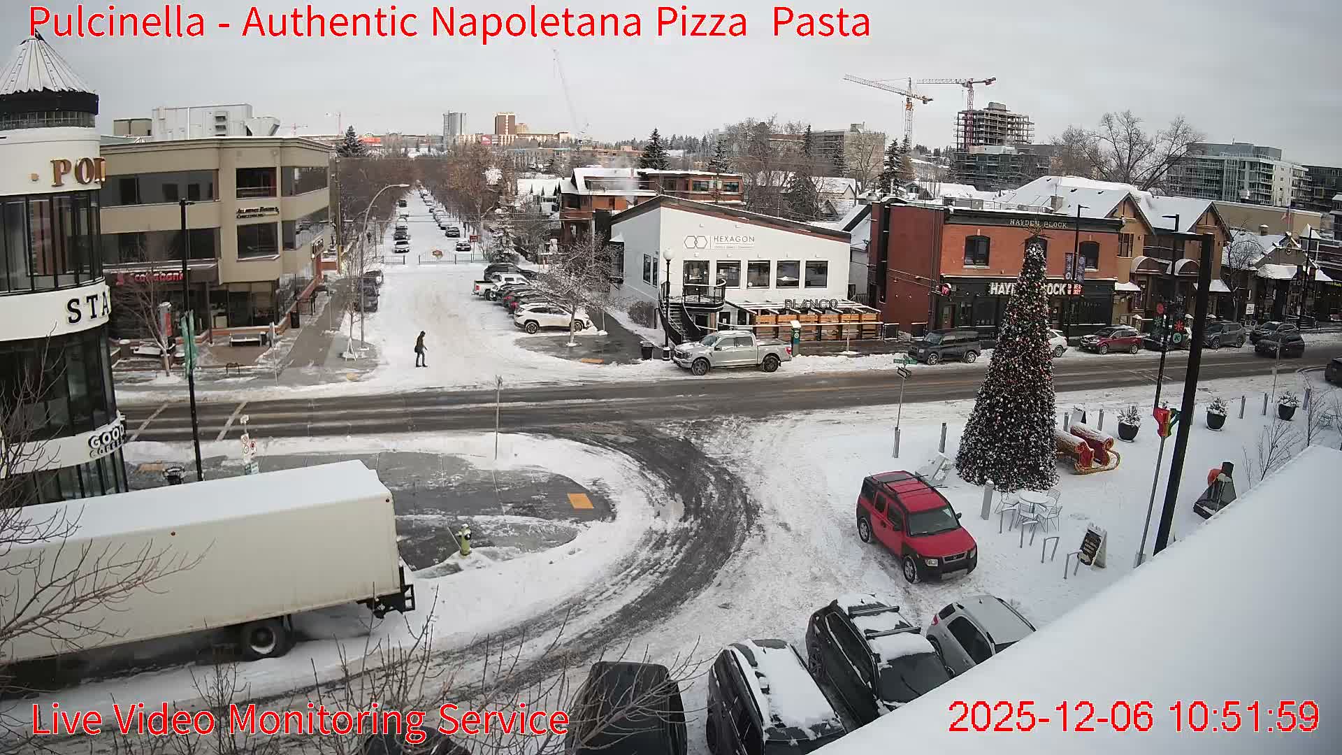 Hillhurst Neighbourhood, Kensington Road & Crescent NW Junction Live Cam - Hillhurst, Calgary, Alberta, Canada