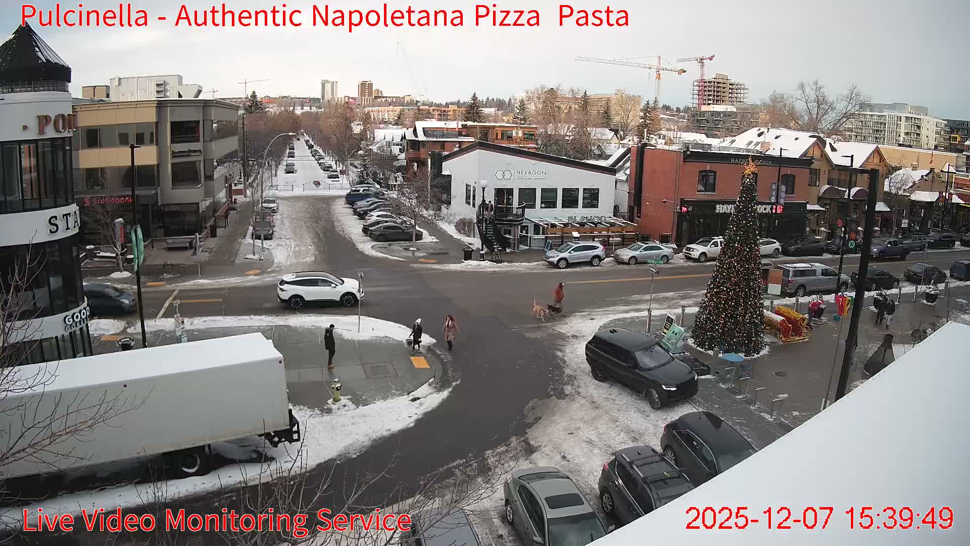 Hillhurst Neighbourhood, Kensington Road & Crescent NW Junction Live Cam - Hillhurst, Calgary, Alberta, Canada