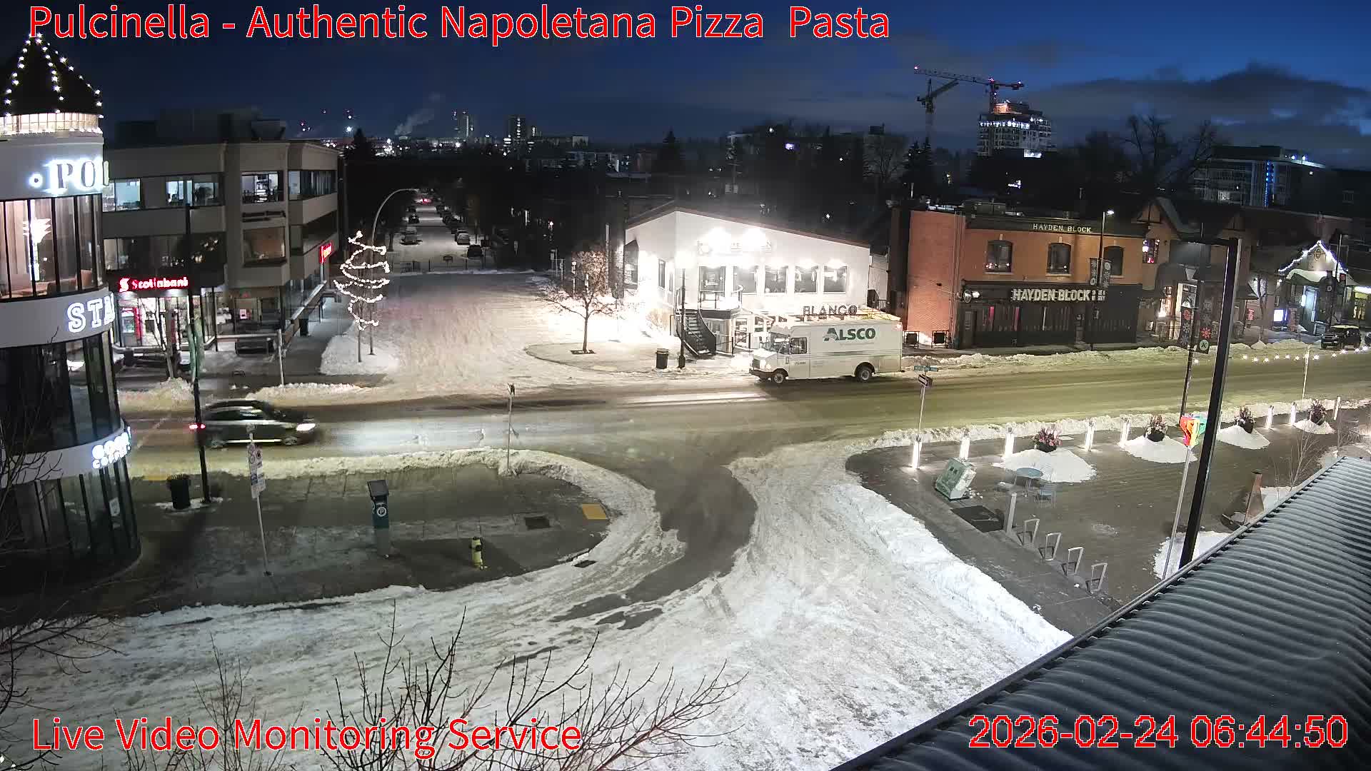 Hillhurst Neighbourhood, Kensington Road & Crescent NW Junction Live Cam - Hillhurst, Calgary, Alberta, Canada