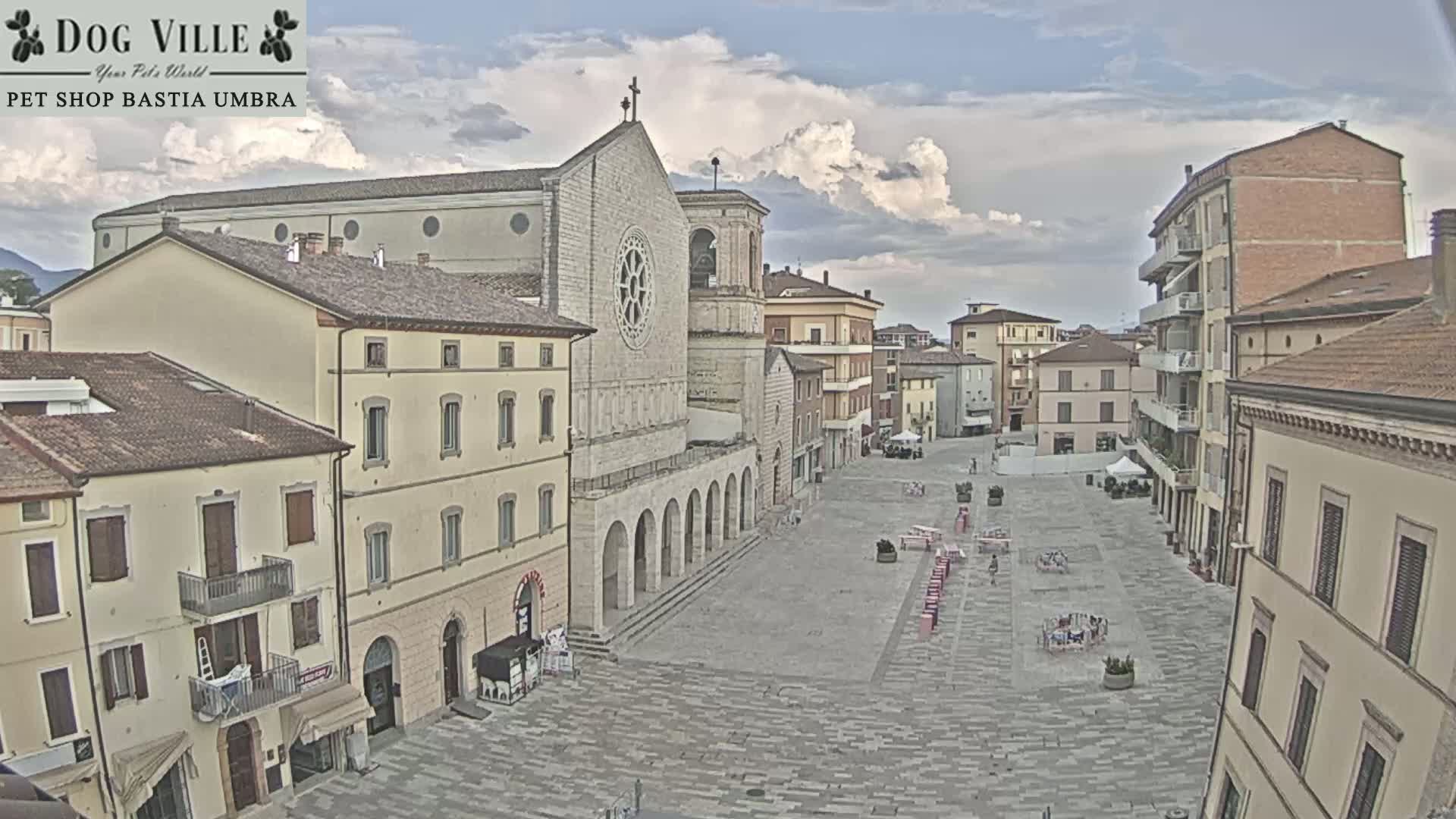 Bastia Umbra, Piazza Giuseppe Mazzini Square Live Cam - Perugia, Umbria, Italy