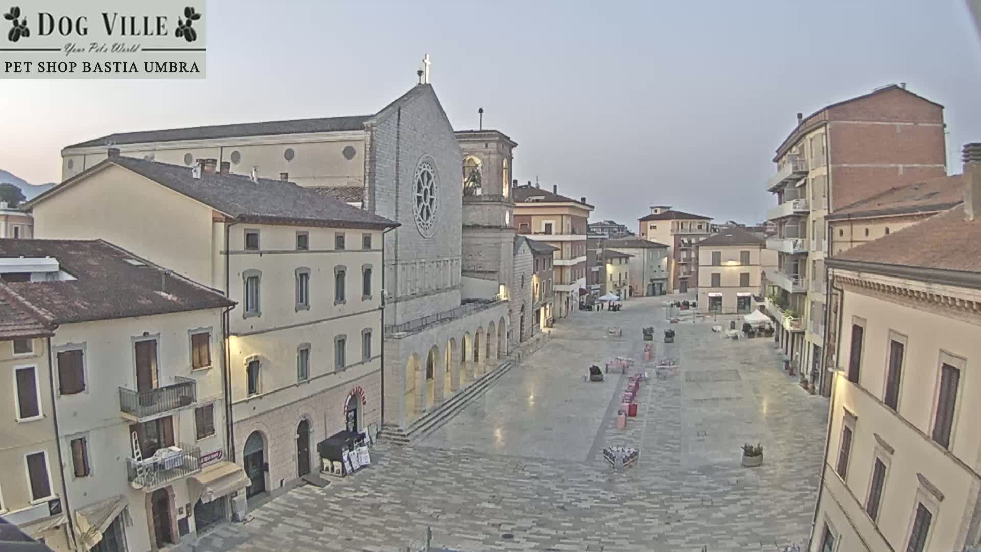 Bastia Umbra, Piazza Giuseppe Mazzini Square Live Cam - Perugia, Umbria, Italy
