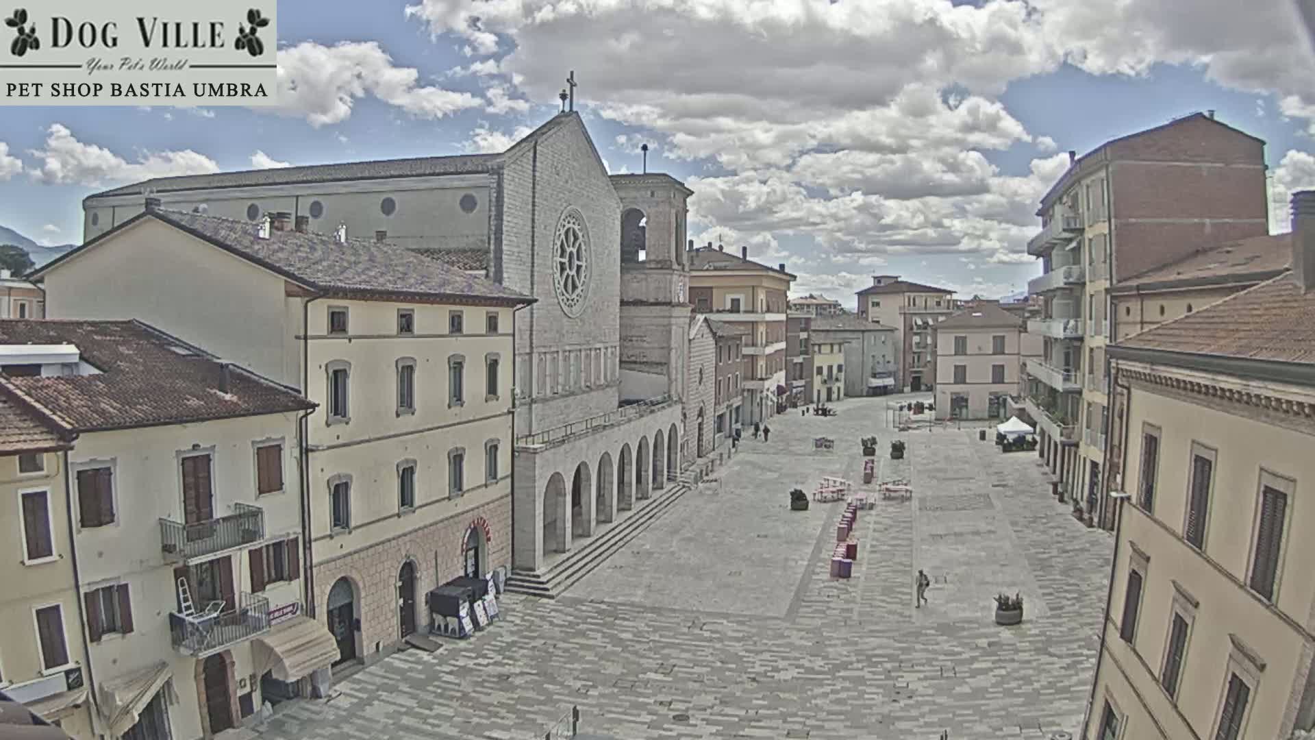 Bastia Umbra, Piazza Giuseppe Mazzini Square Live Cam - Perugia, Umbria, Italy