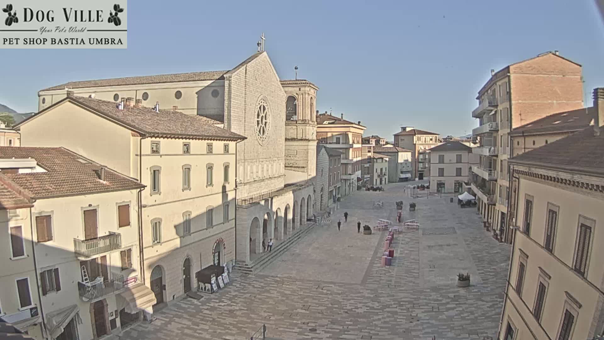 Bastia Umbra, Piazza Giuseppe Mazzini Square Live Cam - Perugia, Umbria, Italy