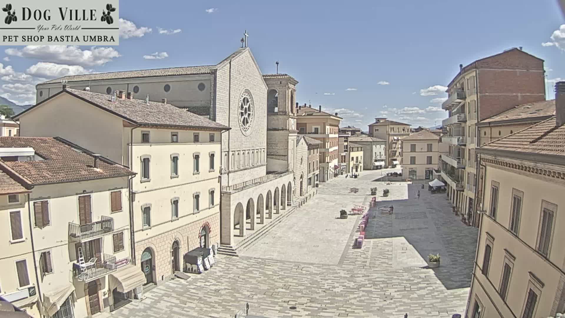 Bastia Umbra, Piazza Giuseppe Mazzini Square Live Cam - Perugia, Umbria, Italy