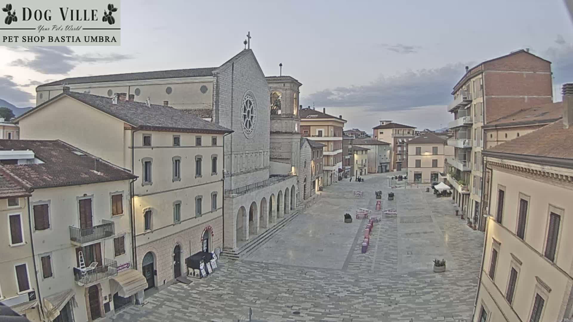 Bastia Umbra, Piazza Giuseppe Mazzini Square Live Cam - Perugia, Umbria, Italy
