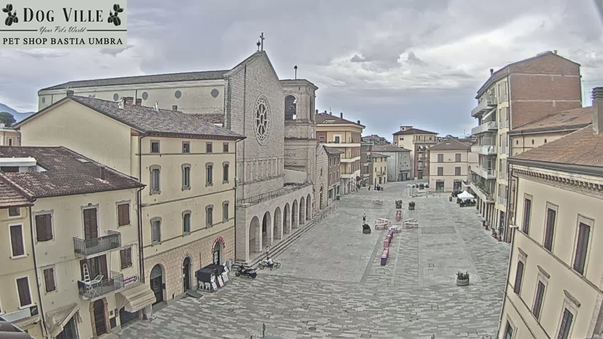 Bastia Umbra, Piazza Giuseppe Mazzini Square Live Cam - Perugia, Umbria, Italy