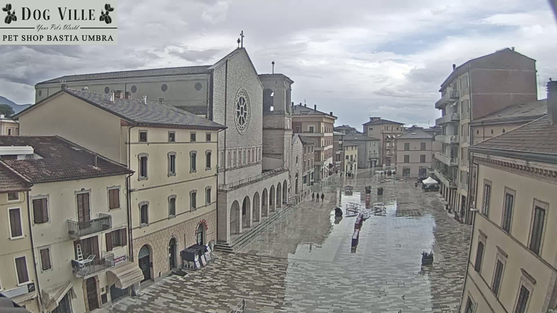 Bastia Umbra, Piazza Giuseppe Mazzini Square Live Cam - Perugia, Umbria, Italy
