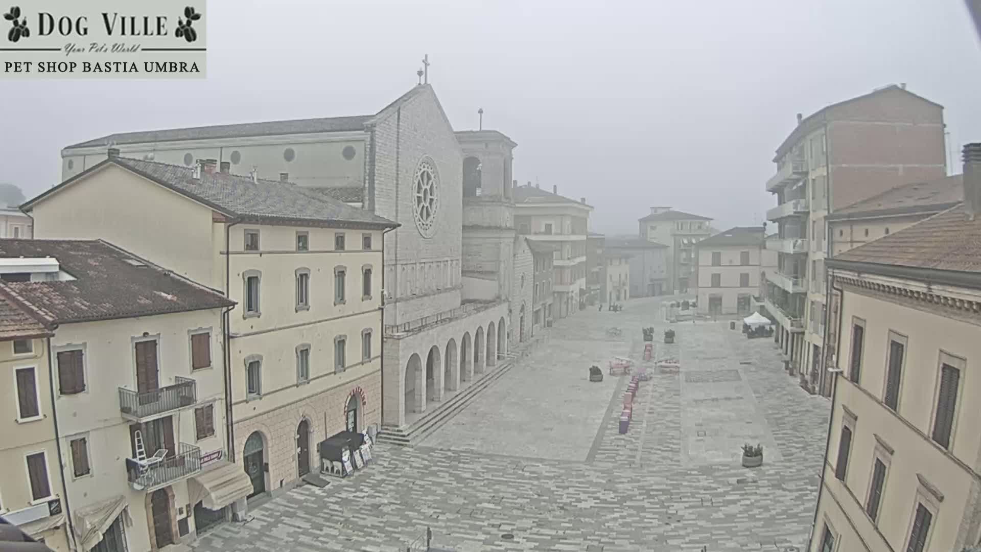 Bastia Umbra, Piazza Giuseppe Mazzini Square Live Cam - Perugia, Umbria, Italy