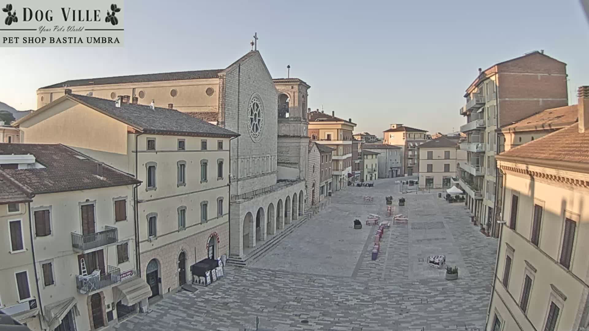Bastia Umbra, Piazza Giuseppe Mazzini Square Live Cam - Perugia, Umbria, Italy
