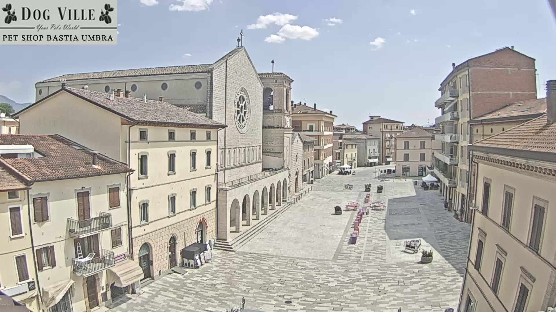 Bastia Umbra, Piazza Giuseppe Mazzini Square Live Cam - Perugia, Umbria, Italy