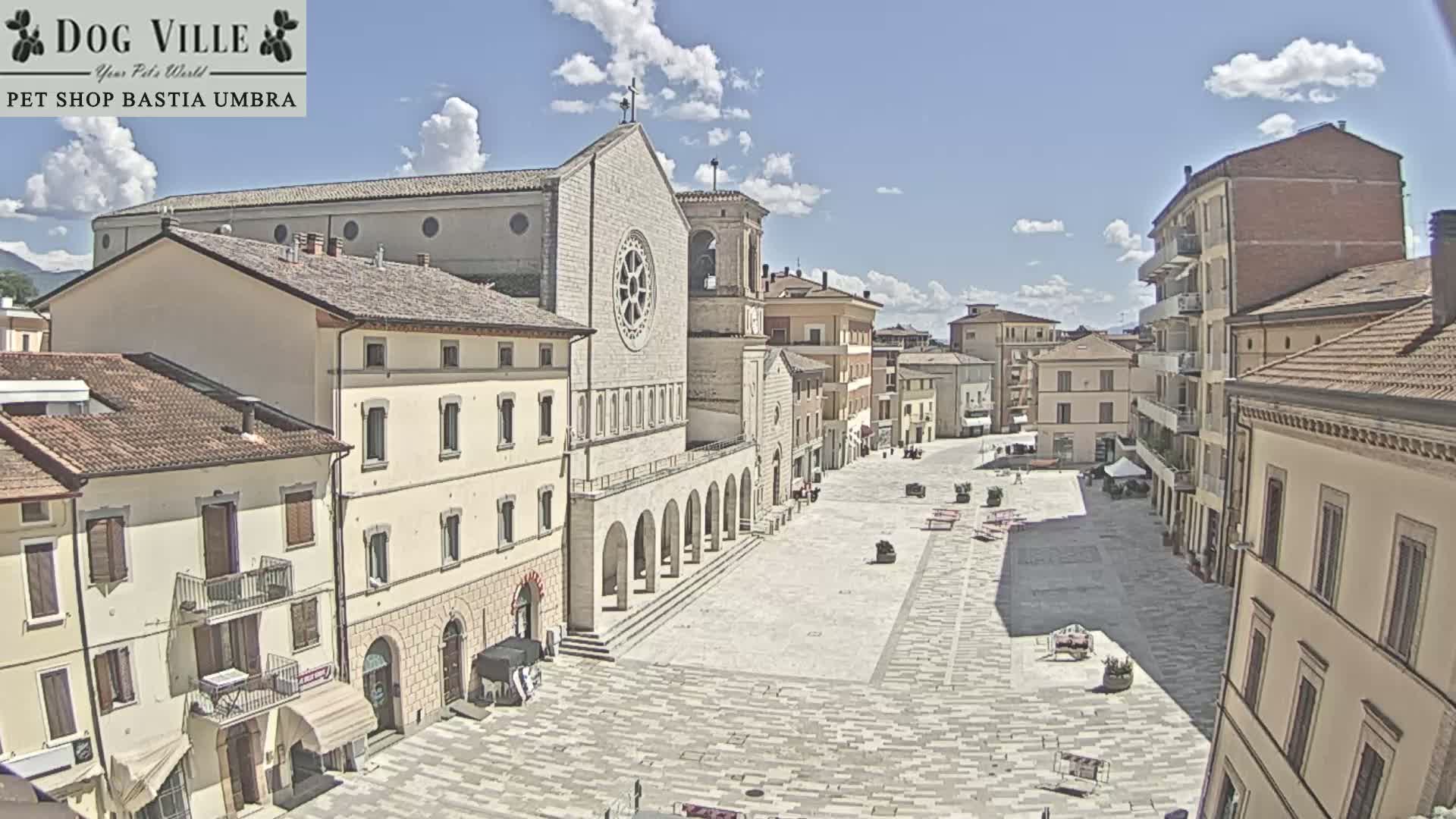 Bastia Umbra, Piazza Giuseppe Mazzini Square Live Cam - Perugia, Umbria, Italy