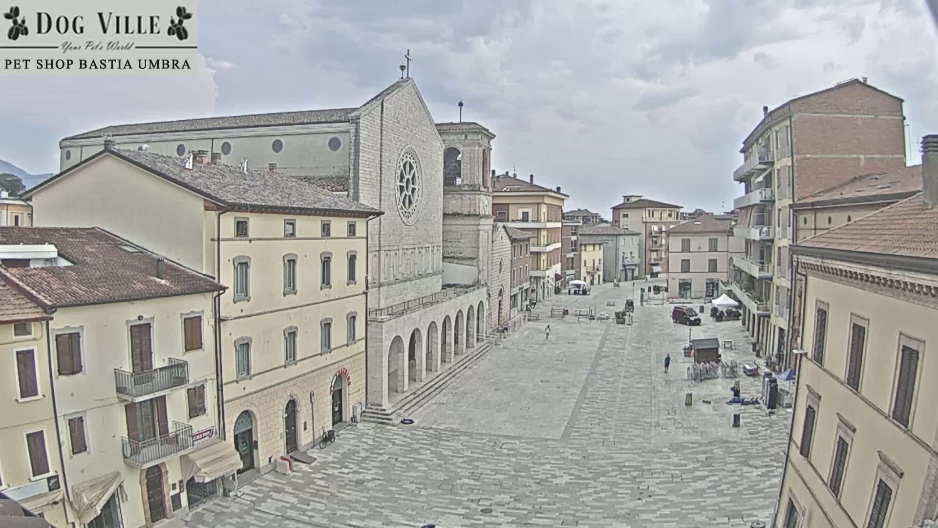 Bastia Umbra, Piazza Giuseppe Mazzini Square Live Cam - Perugia, Umbria, Italy