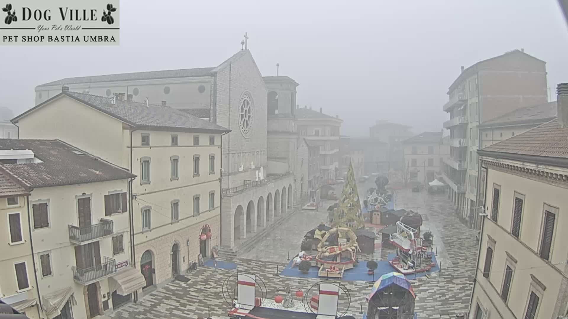 Bastia Umbra, Piazza Giuseppe Mazzini Square Live Cam - Perugia, Umbria, Italy