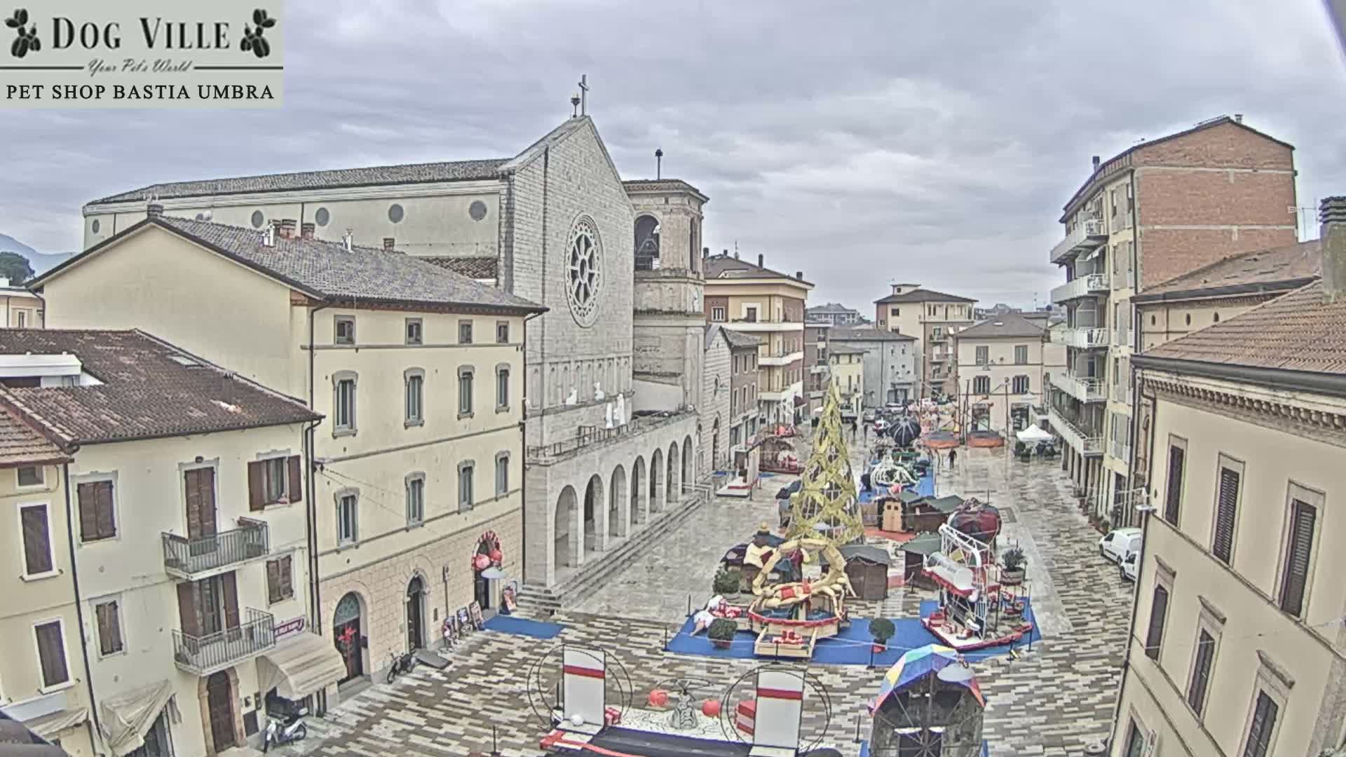 Bastia Umbra, Piazza Giuseppe Mazzini Square Live Cam - Perugia, Umbria, Italy