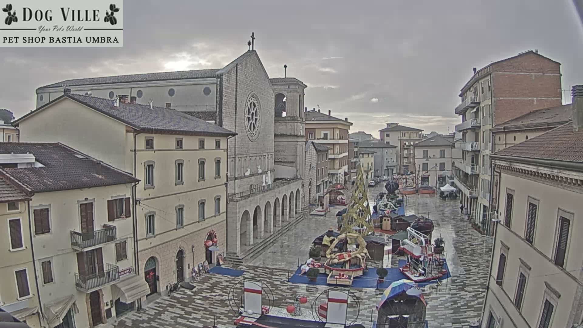Bastia Umbra, Piazza Giuseppe Mazzini Square Live Cam - Perugia, Umbria, Italy