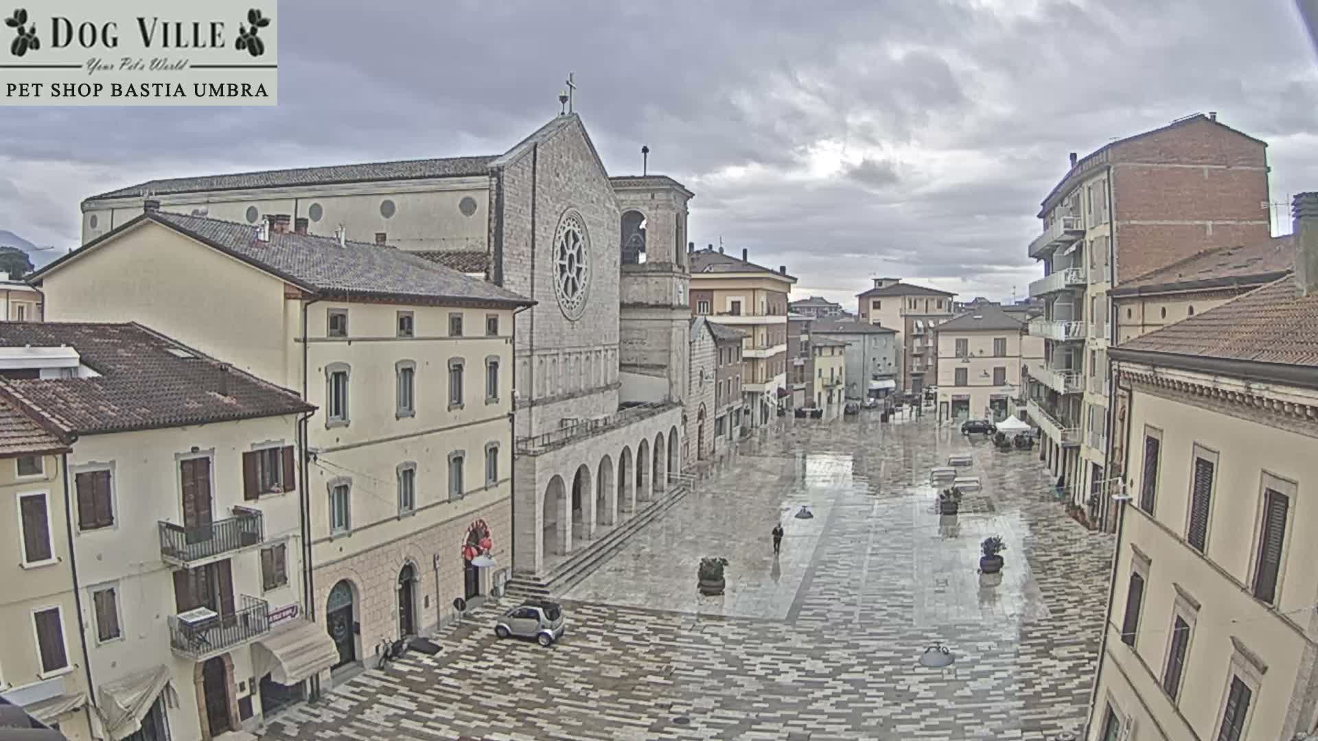 Bastia Umbra, Piazza Giuseppe Mazzini Square Live Cam - Perugia, Umbria, Italy