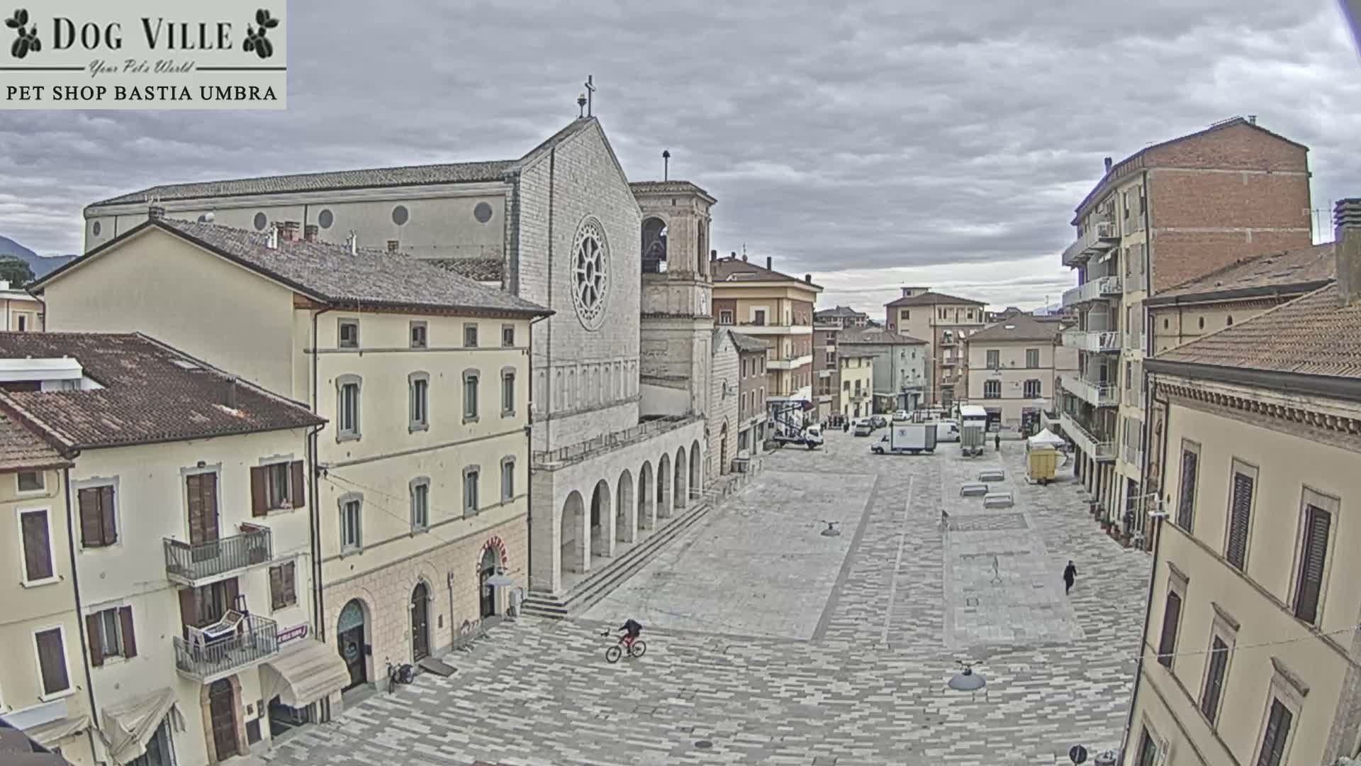 Bastia Umbra, Piazza Giuseppe Mazzini Square Live Cam - Perugia, Umbria, Italy