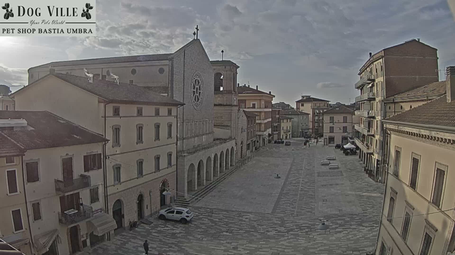 Bastia Umbra, Piazza Giuseppe Mazzini Square Live Cam - Perugia, Umbria, Italy